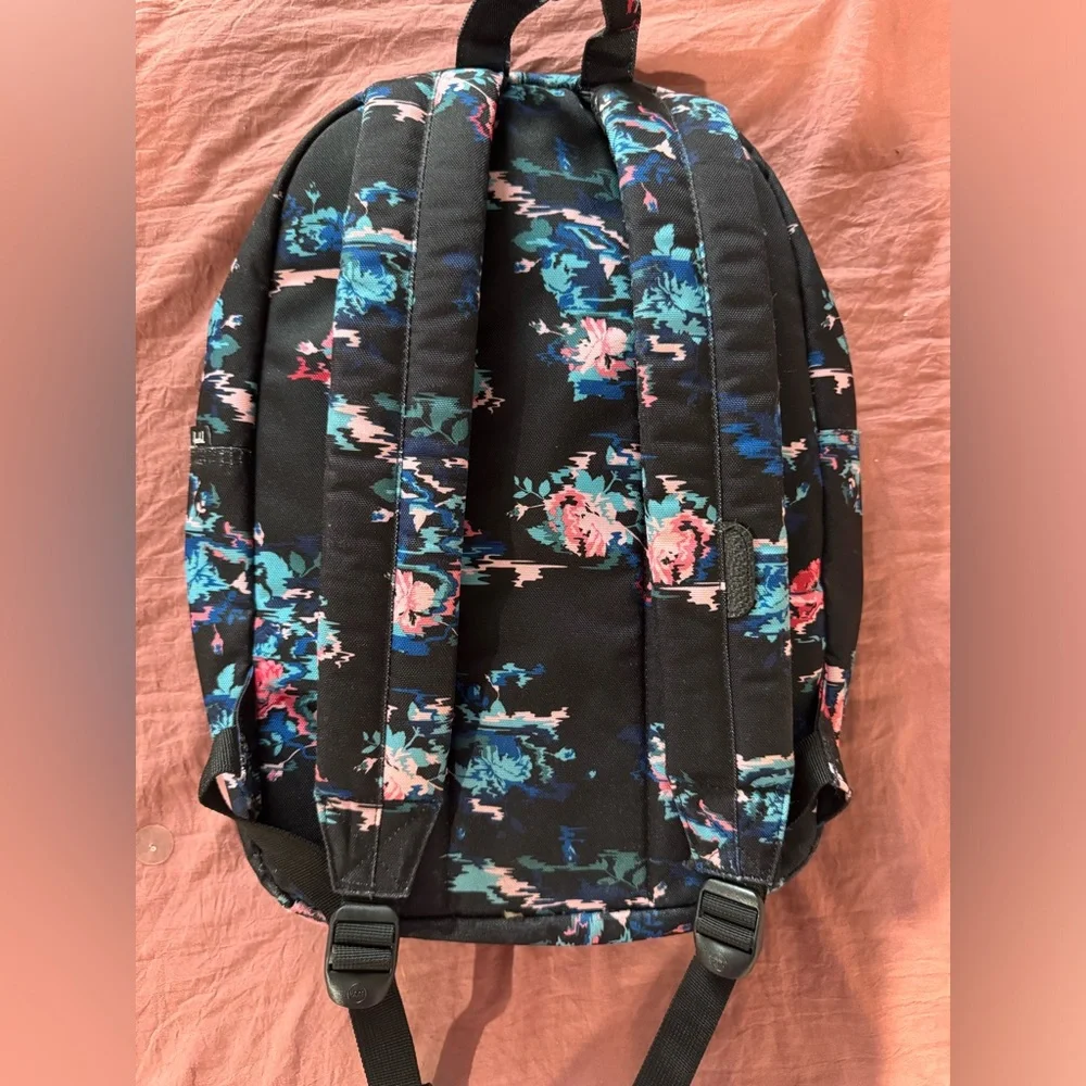 Herschel Backpack - Picture 2 of 10